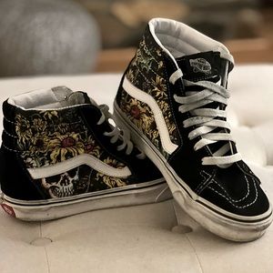 Women’s high top vans with skulls size 8